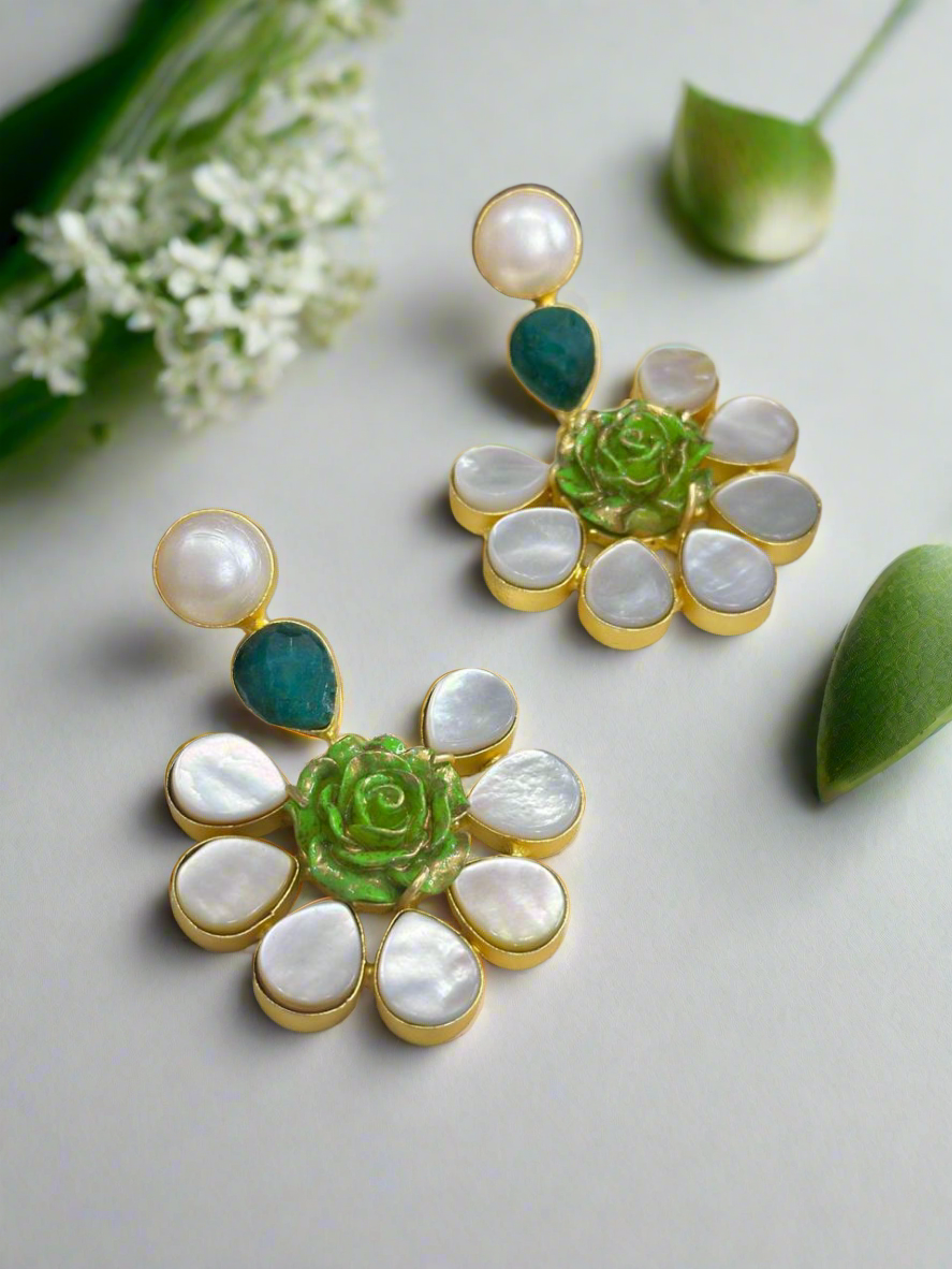 Green earrings with Mother of Pearl