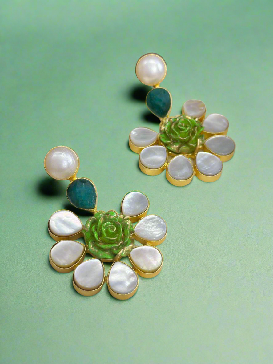 Green earrings with Mother of Pearl